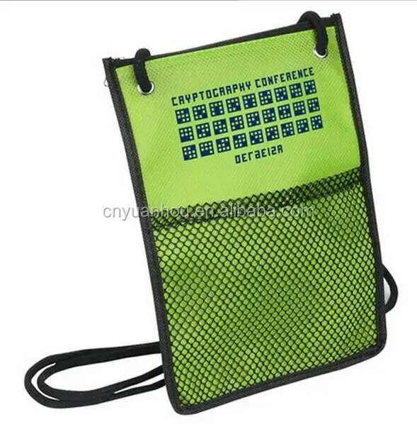 pochette avec laniere