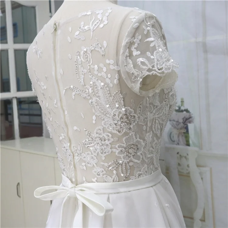 Not Real Two-piece with Very Good Taiwan Lace Applique on Tulle Wedding Gown Dress