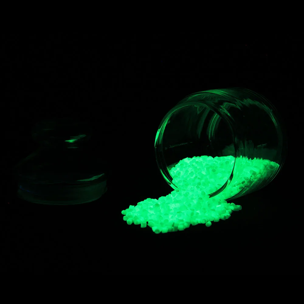 Glow in the dark. Glow-in-the-Dark пластик. Светящийся пластик. Фотолюминесцентный пластик. Клей светящийся в темноте.