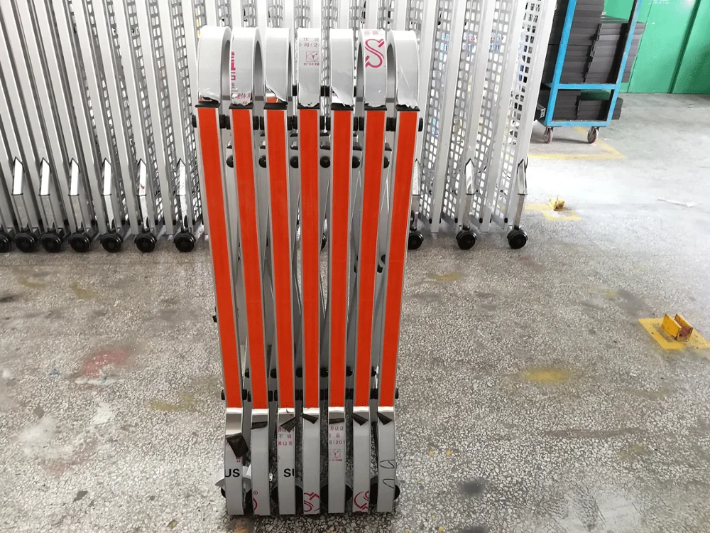 Aluminium Manual Safety Accordion Barrier Gate With Reflective Stickers
