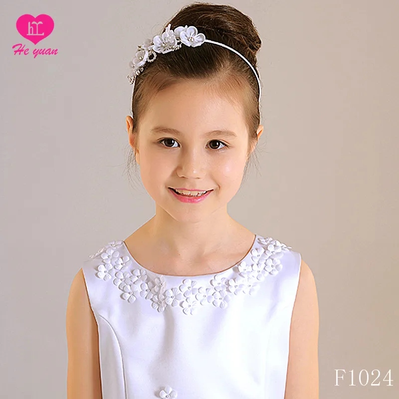 Свадебная повязка на голову из органзы с цветами и жемчугом