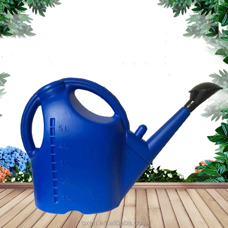 Пластиковый чайник для полива сада объем 10 л