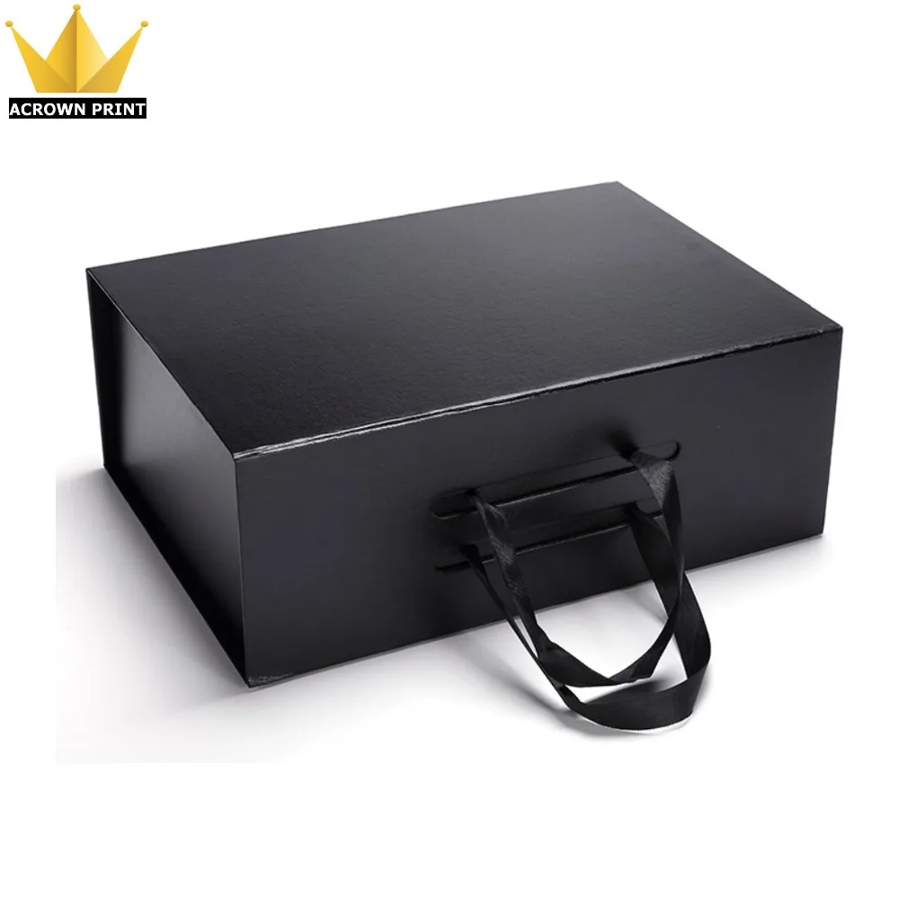 Черная коробка с ручками