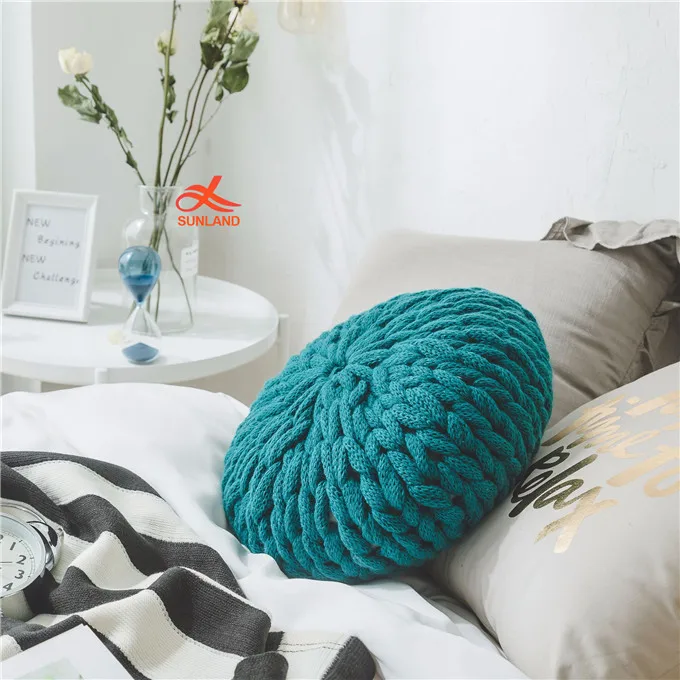 Hand Knit a Giant Yarn Throw Pillow l