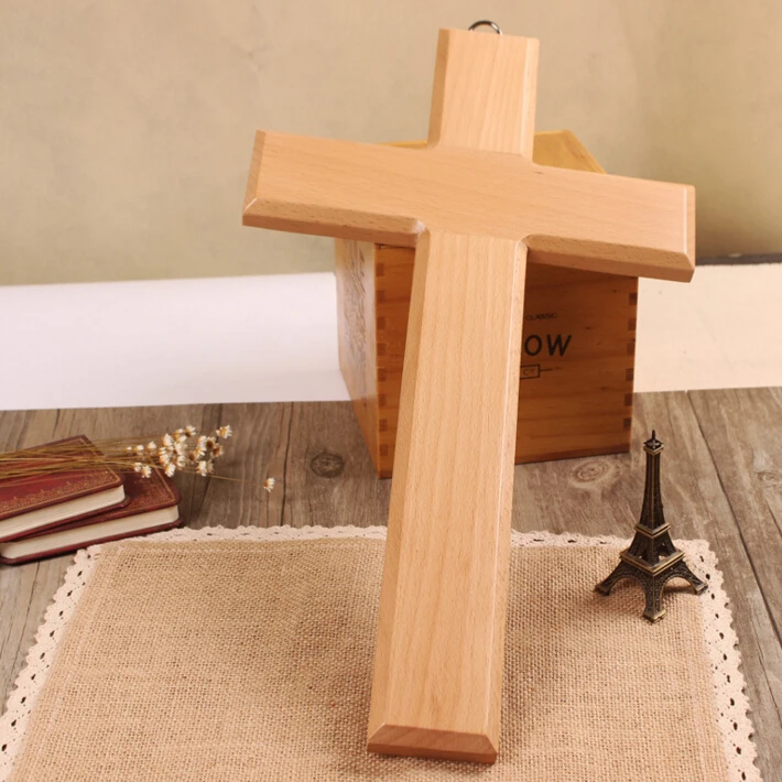 Красивые деревянные крестики. Деревянный крест на подставке. Католический крест деревянный. Деревянный крест на стену. Деревянная цепочка для креста.