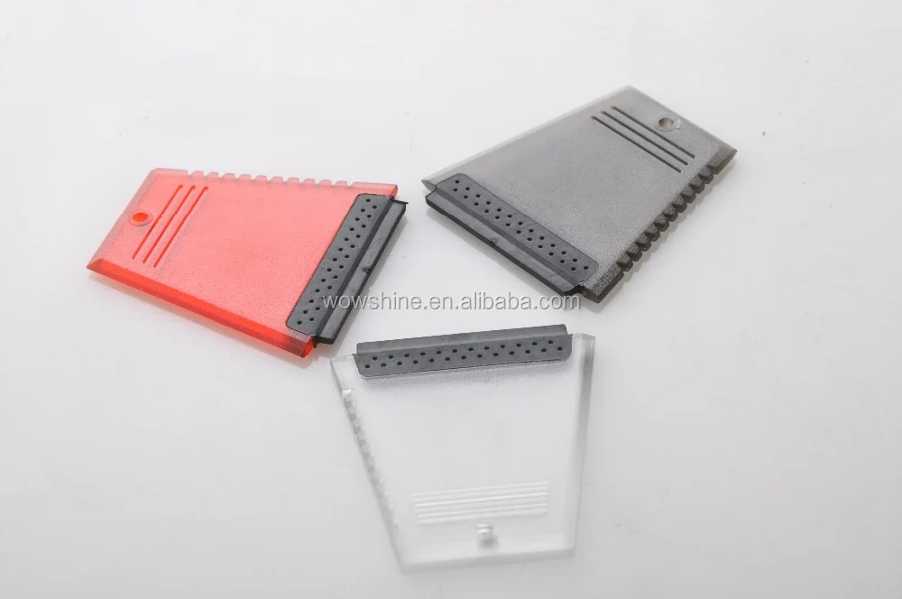 Пластиковый скребок для льда