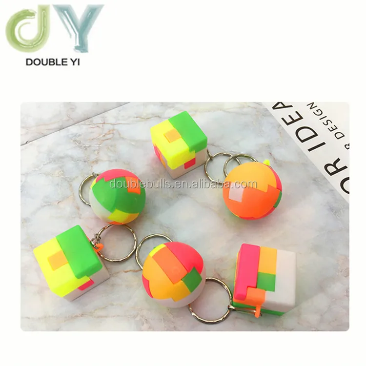 Jeu Casse-tête Rubik's Cube 3x3 Porte-clés - RUBIK'S - Multicolore - Adulte - Garantie 2 Ans