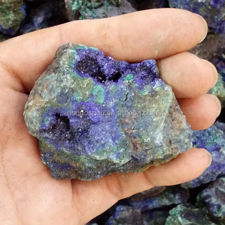 小さな天然の未加工のアズライト原石とマラカイト共生鉱物標本の