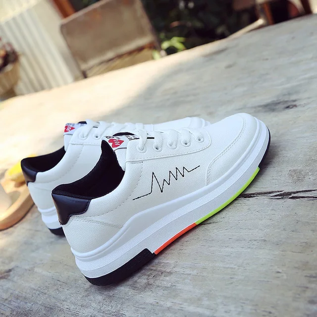 
Оптовая продажа, новые модные кроссовки на толстой подошве для студентов, спортивная обувь для отдыха, маленькая белая обувь 