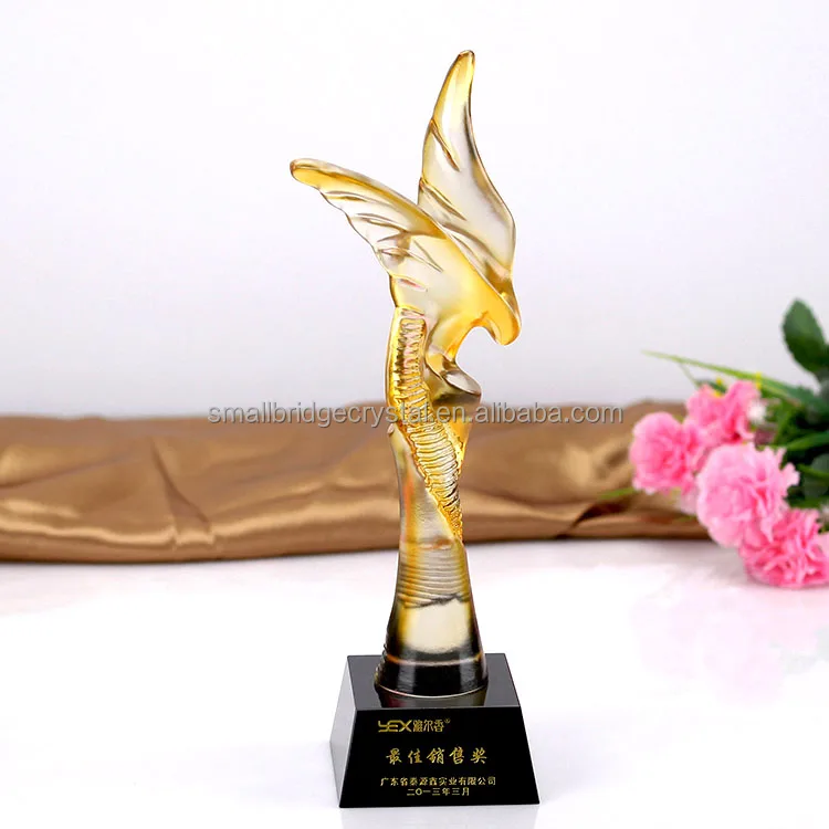 Wholesale new design Customized beautiful Eagle Liuli K9 crystal trophy and souvenir award