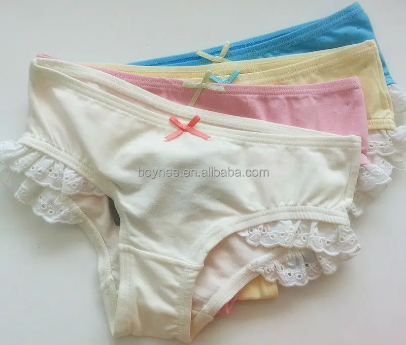 Little panties. Трусики маленькие хлопок. Дешёвые трусики из хлопка для девочек. Мамины трусы на маленькой девочке. Girls in panty дома Baby.