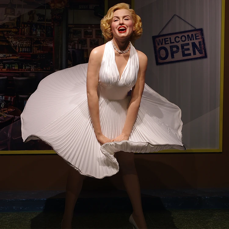 marilyn monroe sculpture