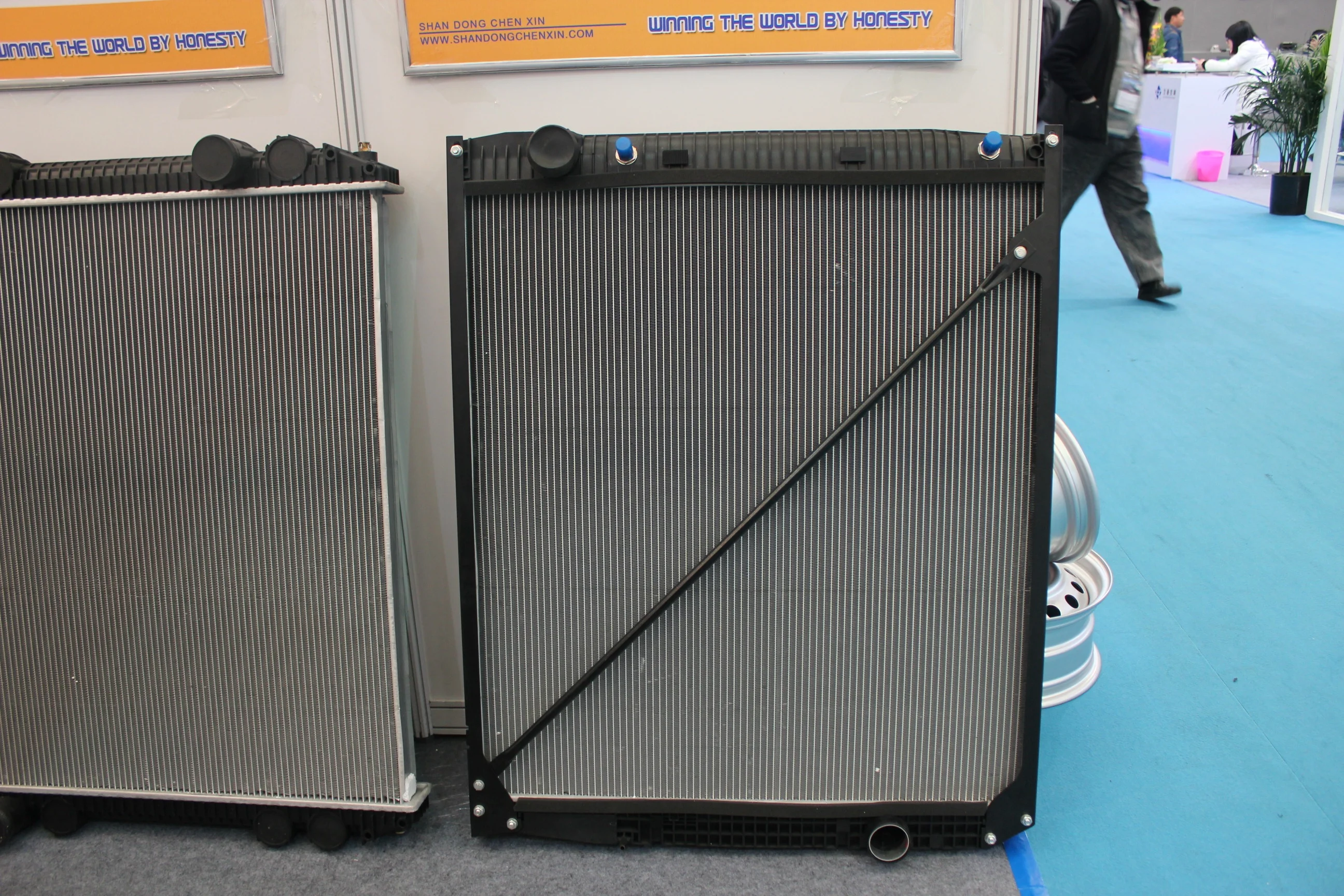 Auto Parts Radiator For Mercedes Benz 9425001203 9425002903 9425002303 ...