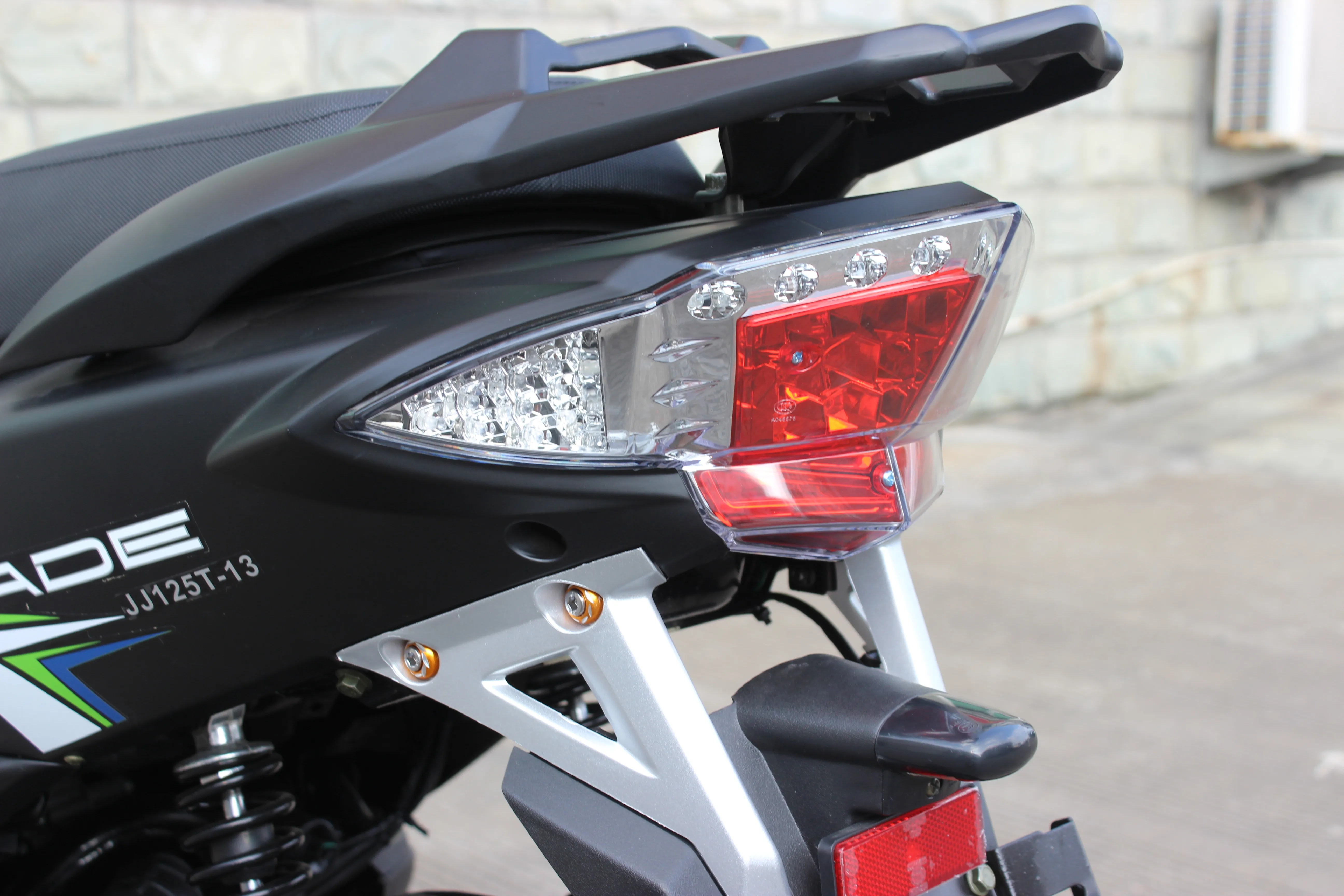 
Jiajue 150cc запатентованный дизайн, воздушное охлаждение GY 7 мощных бензиновых скутеров. 