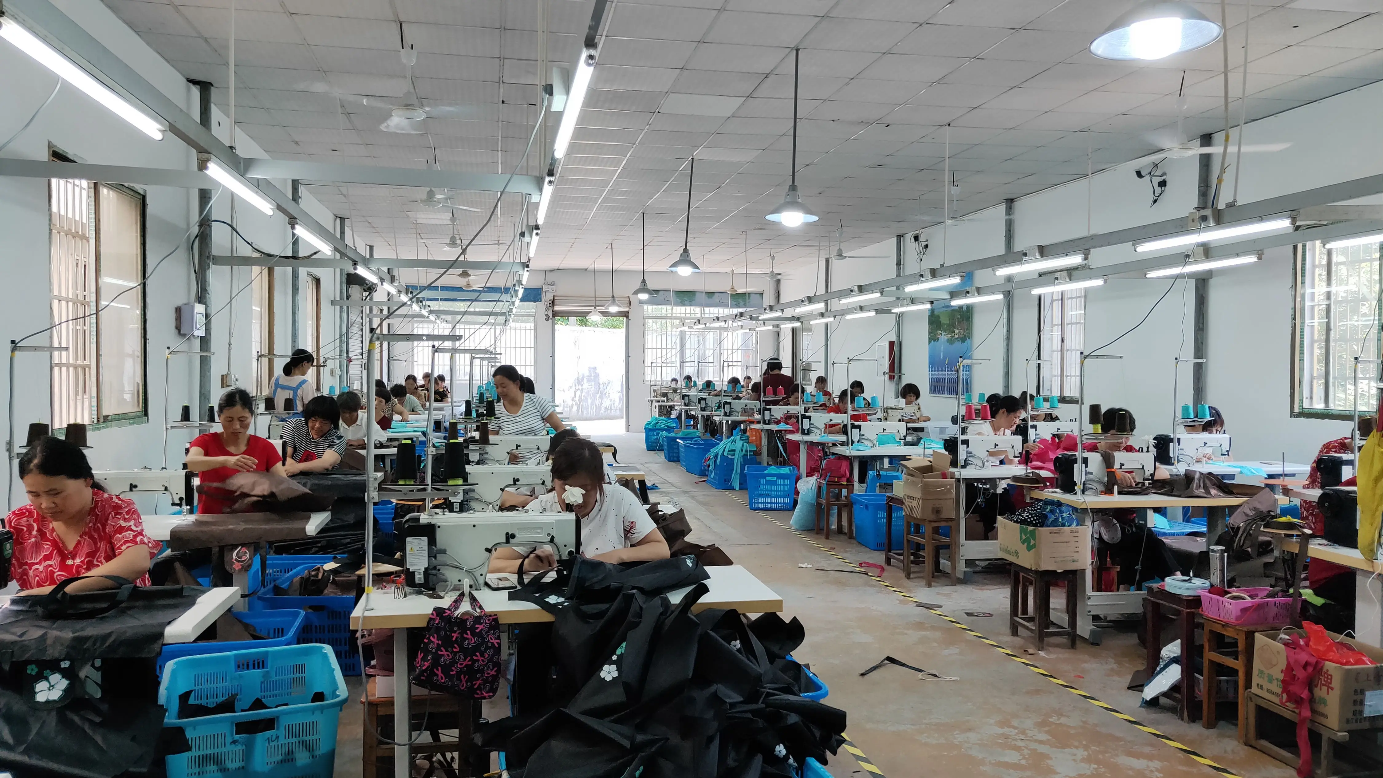 Lanxi Yilaibeidi Luggage Manufacturing Co., Ltd. 1