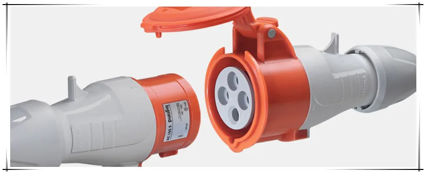 Blue Industrial Plug and Socket with Cover 16a 220V 240V