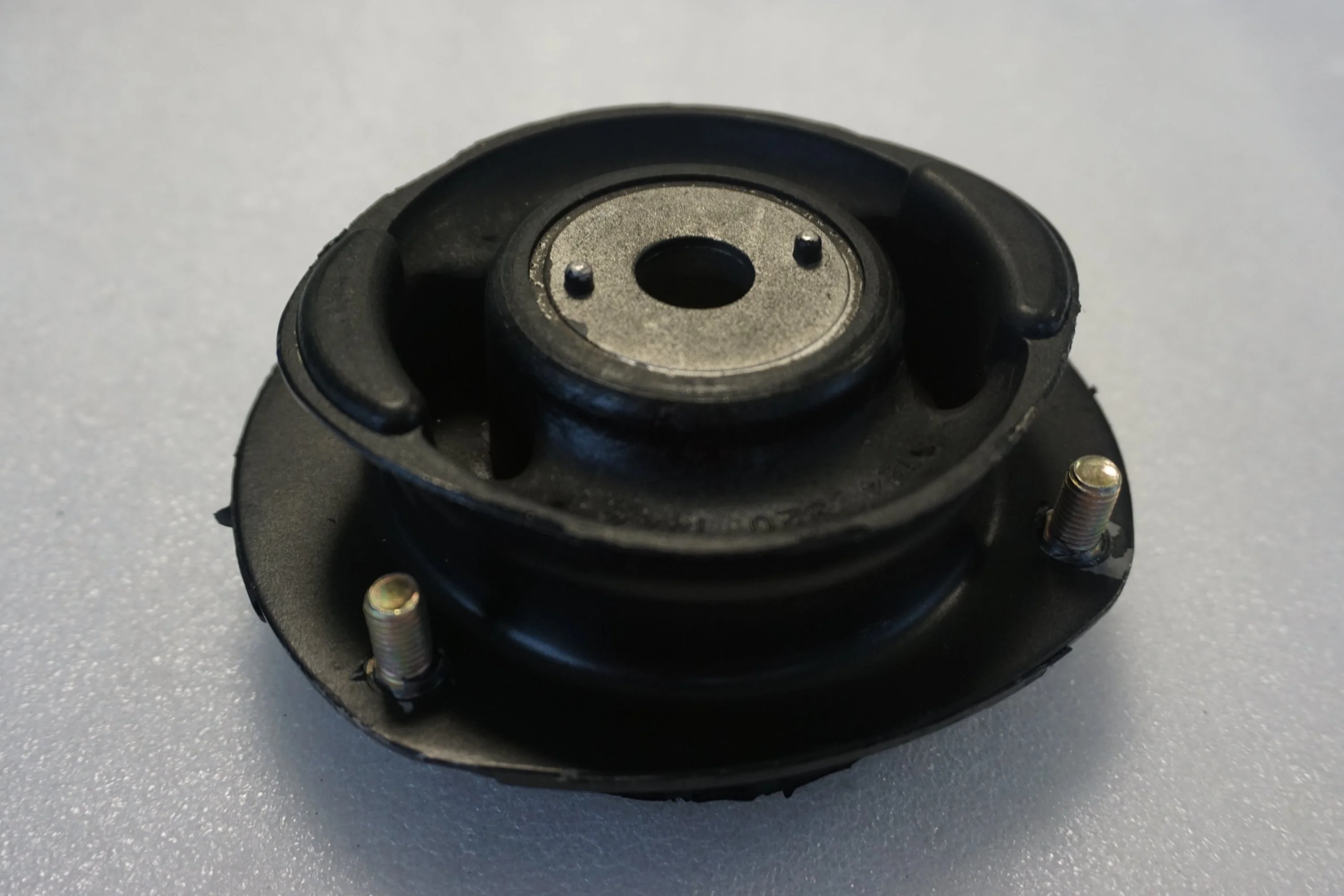Oem 2013202444 2013200744 1243201444 Shock Absorber Mounting Strut 