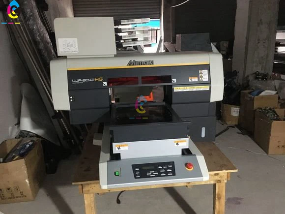 
 Используется высокая скорость MIMAKI UCJV300-75 UV LED печати и резки принтер со светодиодными УФ изгибаемыми чернилами  