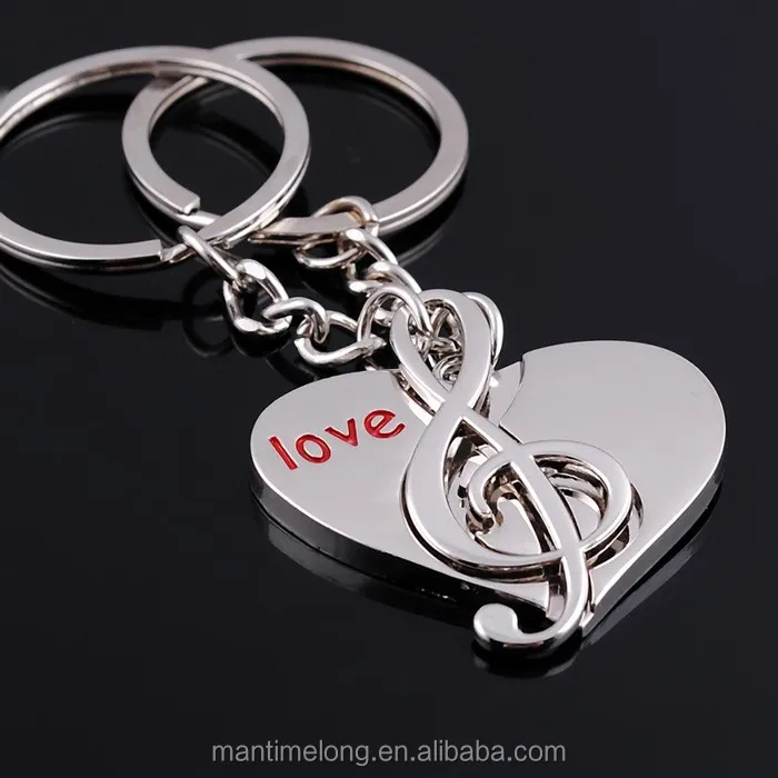 Món đồ trang trí nhỏ xinh này sẽ khiến trái tim bạn tan chảy vì tình yêu đôi lứa. Hãy để chìa khoá của bạn và người ấy được kết nối với nhau bằng chiếc keychain couple tình yêu này.