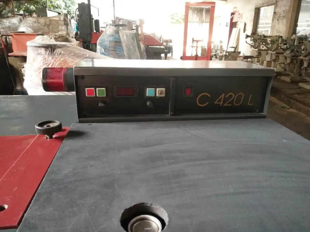 Итальянская машина для разделения кожи Camoga