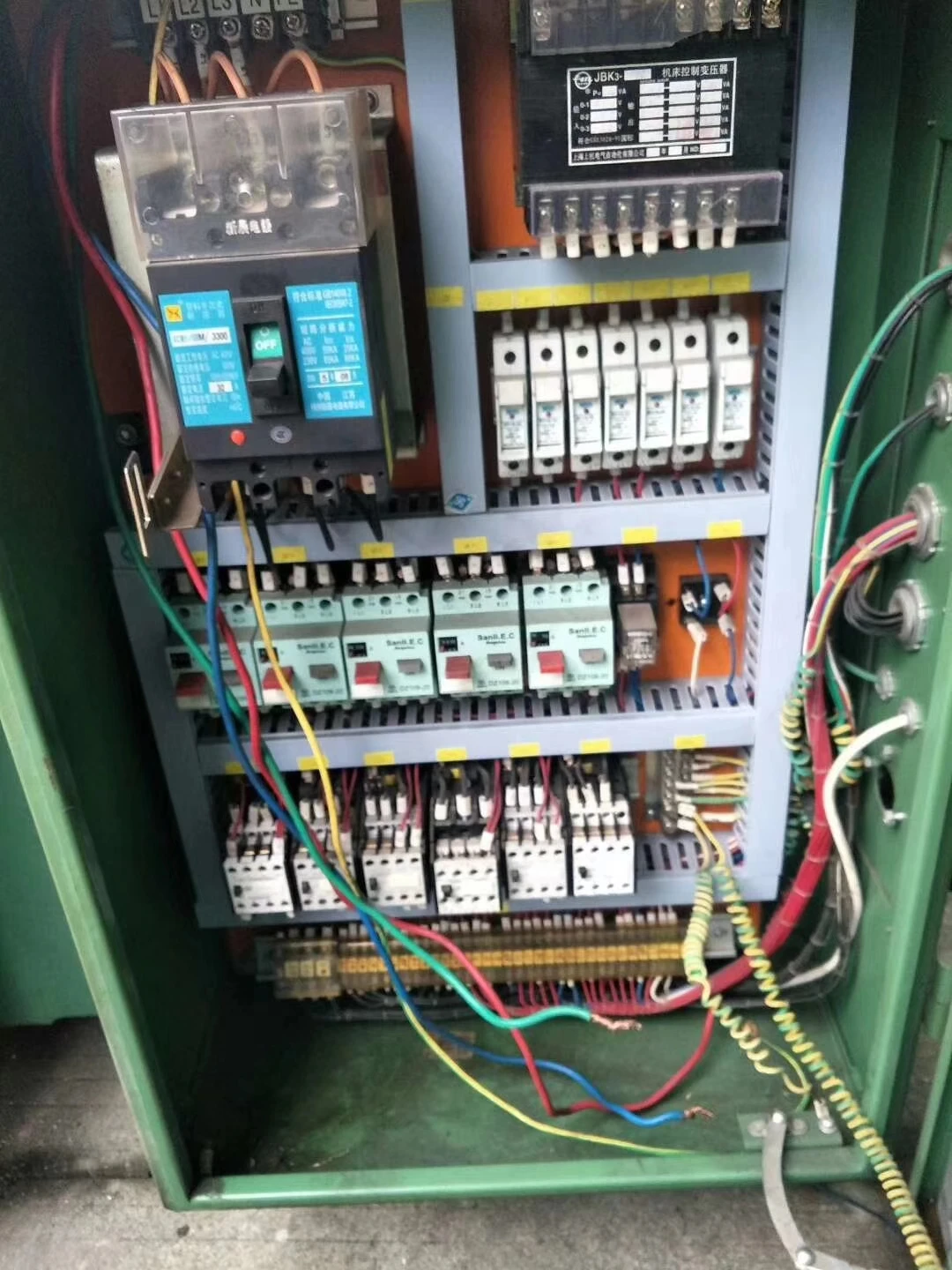 Используется цилиндрический шлифовальный станок 200*500 мм