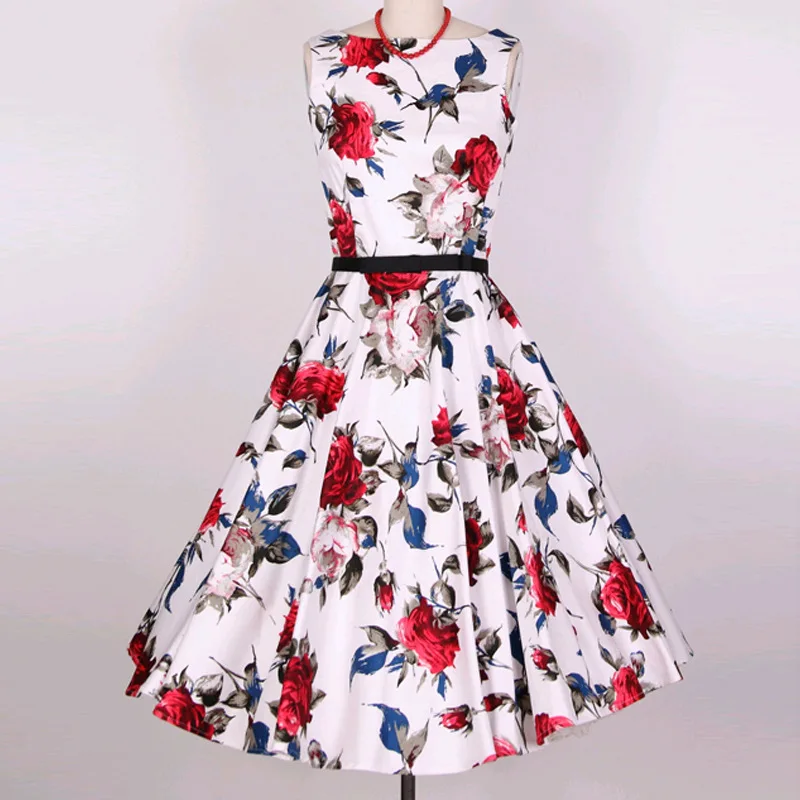 Платье с цветами по низу юбки