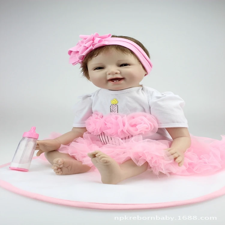 Boneca Bebê / Baby Reborn Menina em Silicone com Vestido de Coelho Rosa  Fofinha Muito Macia Flexível 48cm