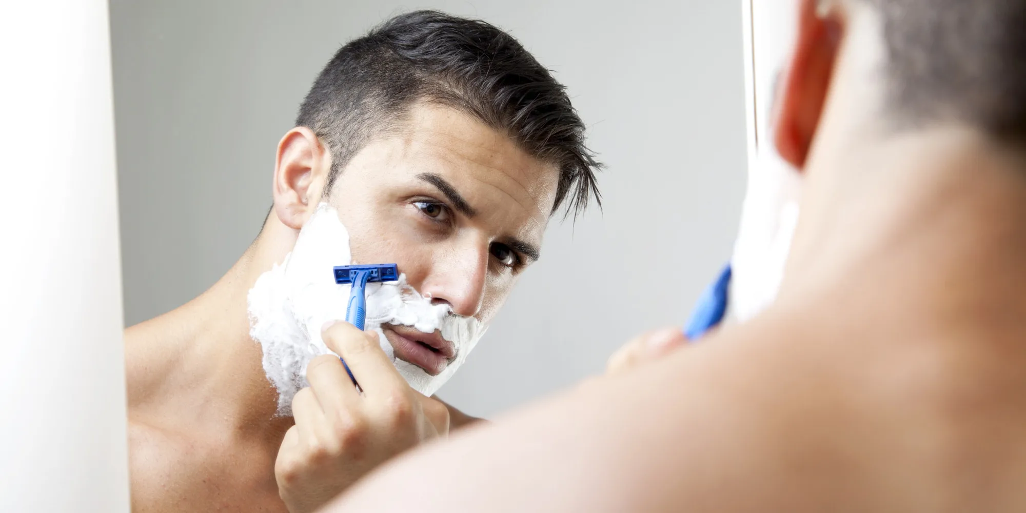 Как избавиться от прыщей с помощью пены для бритья