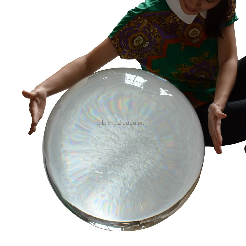 Шар 300 мм. Огромный стеклянный шар для сбора одежды. Стеклянный гигантский шар. Огромный стеклянный шар для переработки.