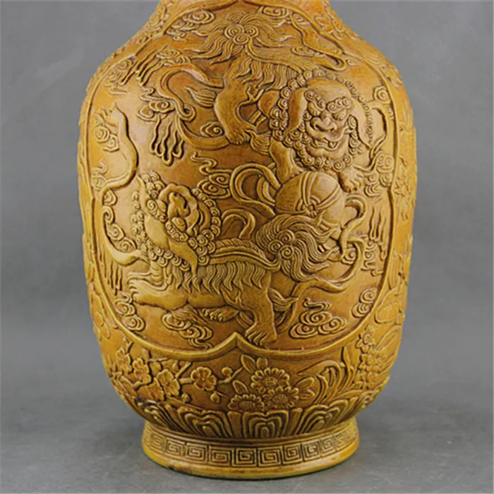 中国清朝時代のアンティーク複製陶磁器、手彫りの獅子模様の磁器 中国清朝時代のアンティーク複製陶磁器、手彫りの獅子模様の磁器