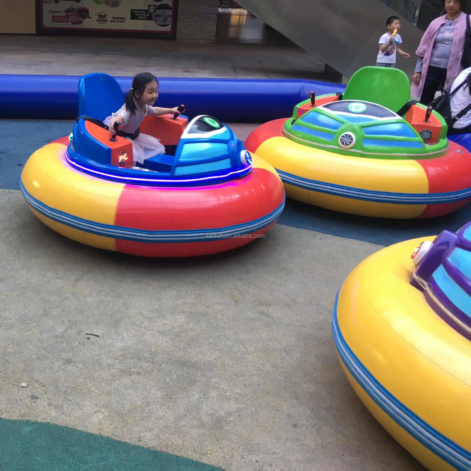 Низкая цена парковый аттракцион на льду 24V с батарейным питанием бампер автомобиля для продажи новые функции, 2-Местный Электрический двигатель бампер автомобили для детей