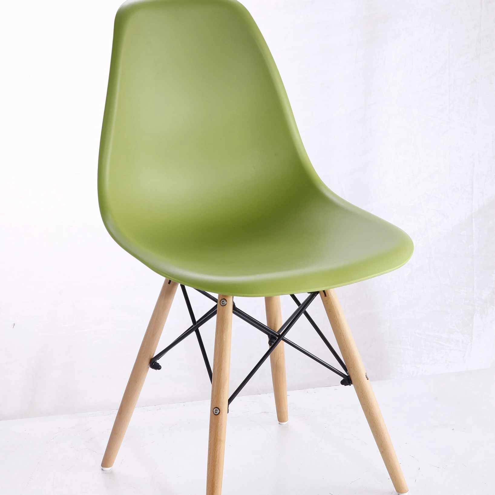 Cheap White Kitchen Plastic Chair With Wooden Legs / Sillas Eam