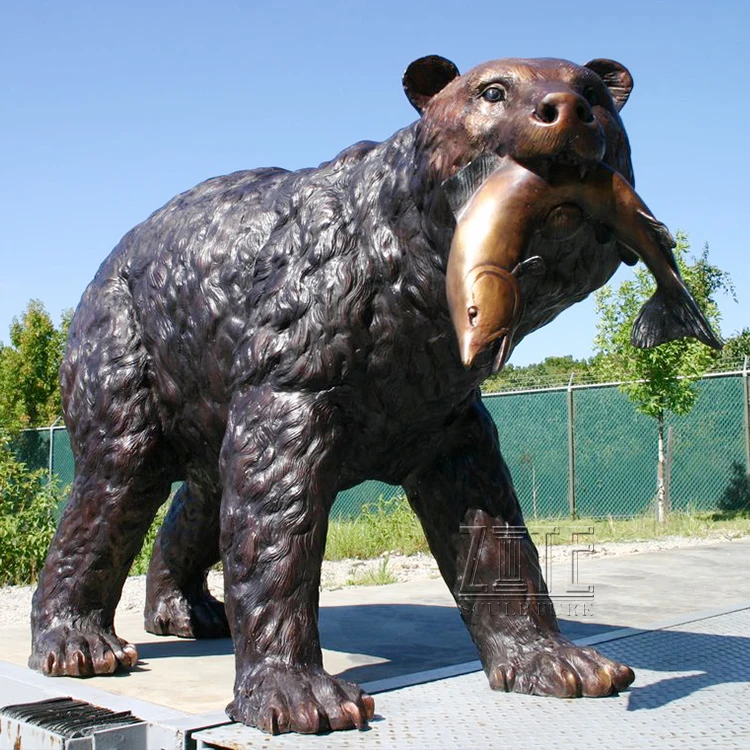 Fine Workmanship Metal Animal Statue Life Size Bronze Bear Eating Fishing Sculpture for Sale