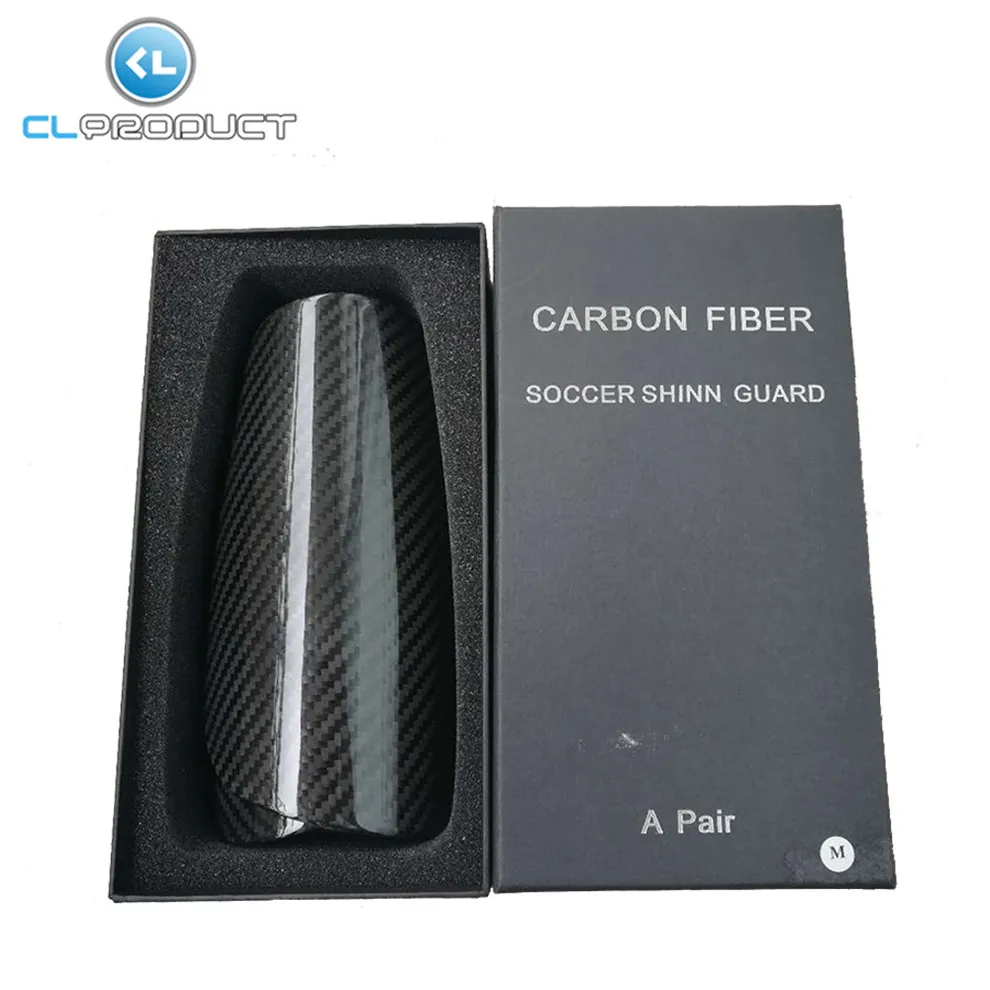 カーボンファイバーサッカーシンガードカーボンファイバーフットボール・レッグガードプレートライト大人のユースサッカーに適した耐衝撃性カーボンファイバ 送料無料ベストセラーサッカーカーボンファイバーシンガードサッカー