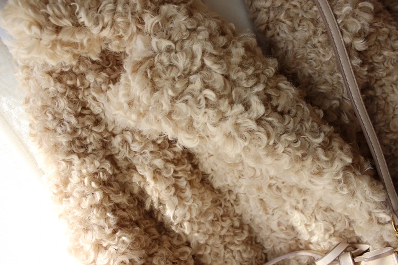 Мех искусственный кудрявый. Кудрявый длинный мех. Длинный волнистый мех. Кудрявый длинный мех. Кудрявый длинный мех.