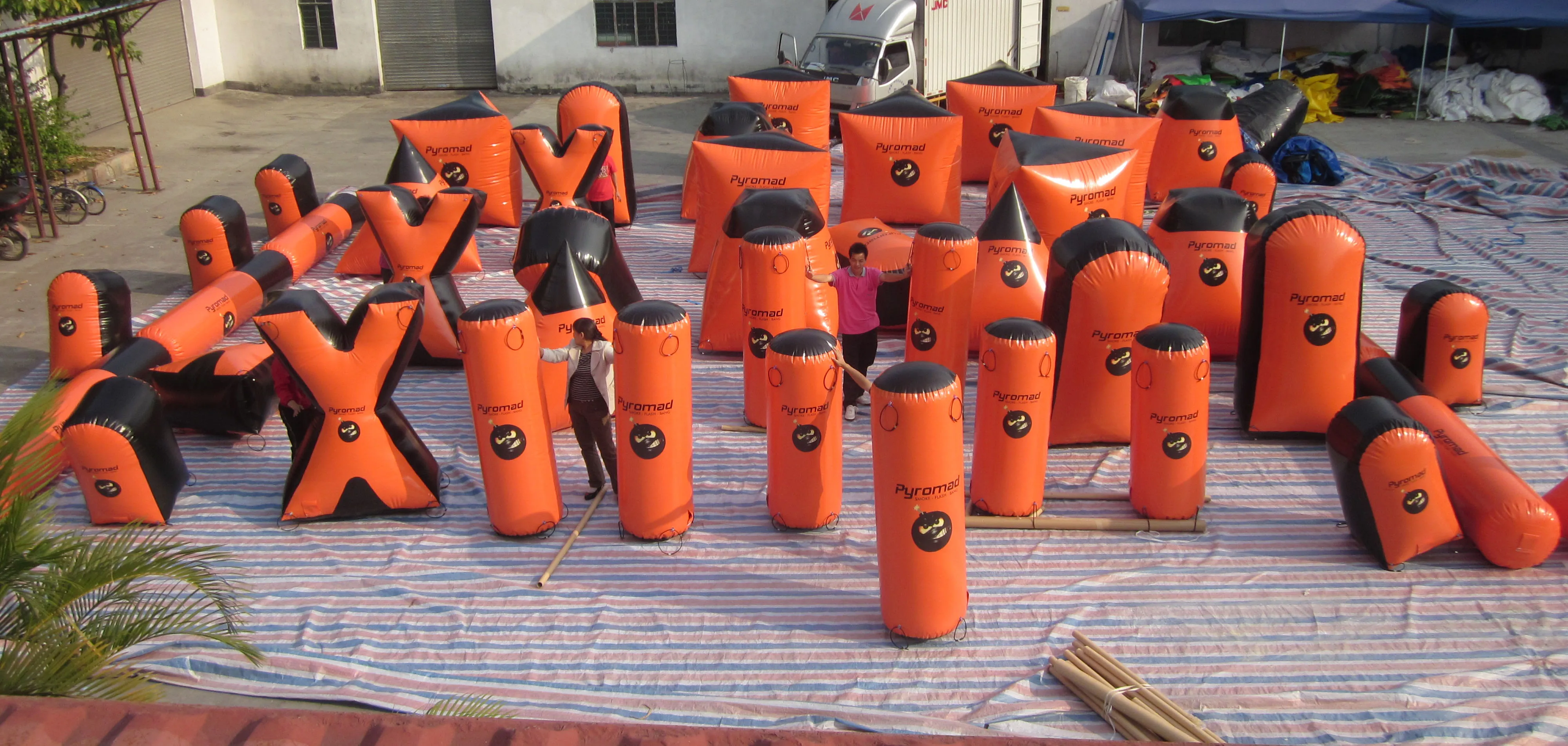 0.6mmpvc 29pcs Cheap Price Inflatable Paintball Bunkers For Crazy