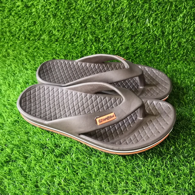 Мужские шлепанцы на плоской подошве