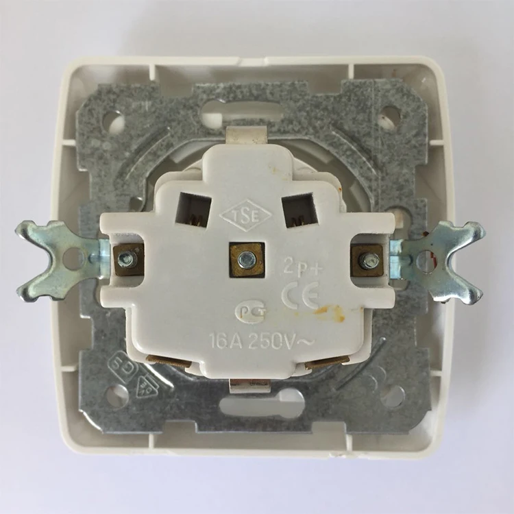 High Quality Long Duration Time 16A Wall Socket European Standard 220V Wall Socket