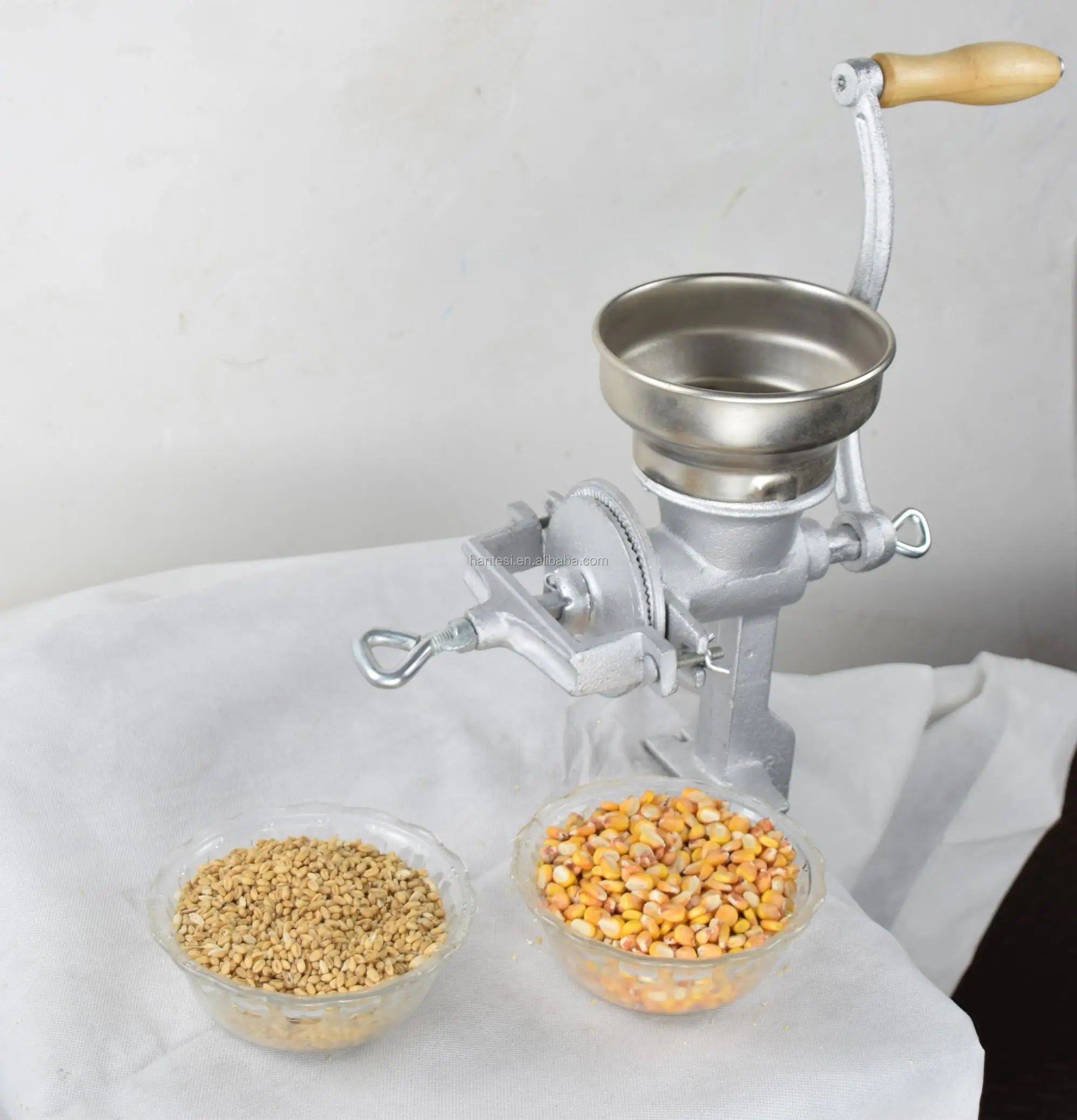Hand Operating Grain Mill Manual Corn Grinder Mill Cereal Corn Mill