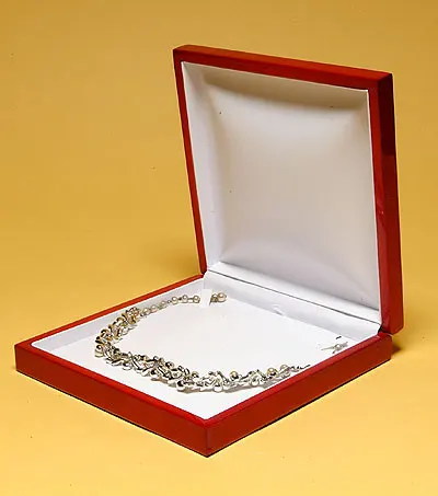 custom necklace chain gold wooden box red velvet necklace presentation box in packaging gift box supplier