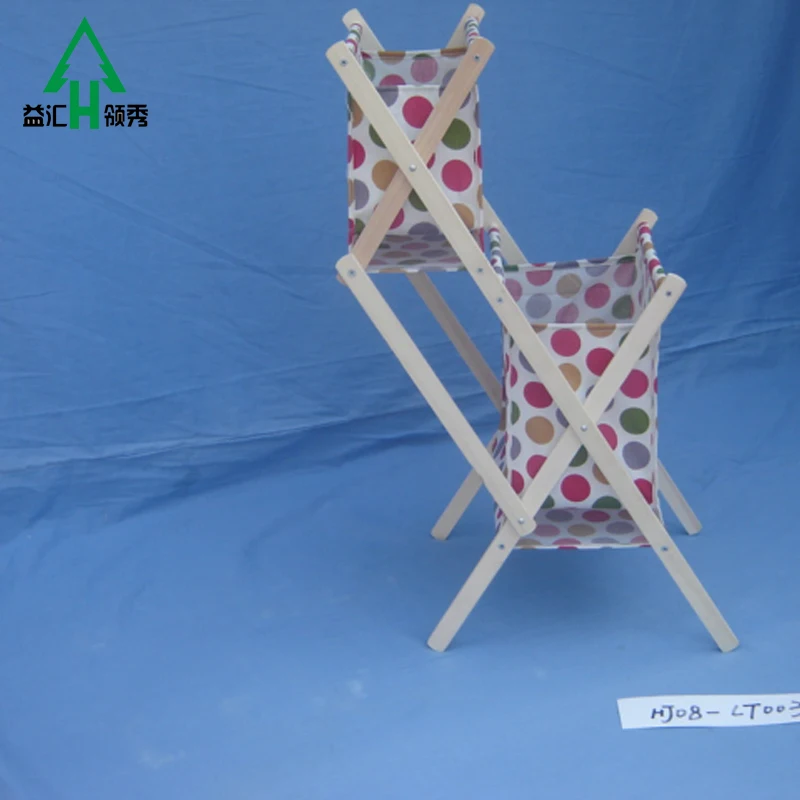 Белый деревянный журнал стойку