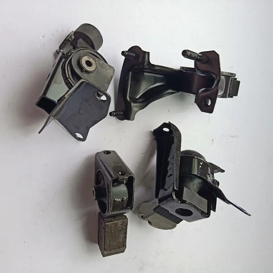 High Quality Rubber Engine Mount Set for Geely Emgrand 718