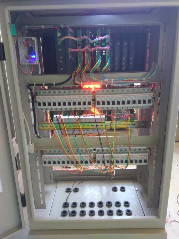 LED Solar Traffic signal Light 44g Controller Road Light System