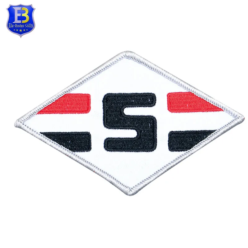 Заводская цена индивидуальные вышитые нашивки логотип одежды брендовая этикетка