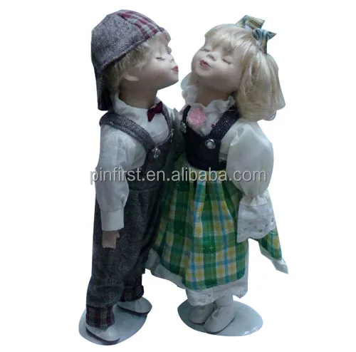 服を着た素敵なキスの子供人形のアンティークペア Buy キスの子どもたち人形服付き 素敵なキスの子どもたち人形服付き 素敵なキスのペアの子どもたち人形服付き Product On Alibaba Com