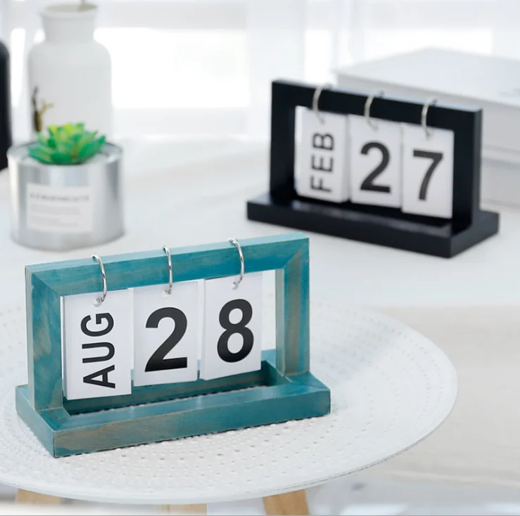 
Ручной деревянный календарь можно переворачивать вверх и вниз 