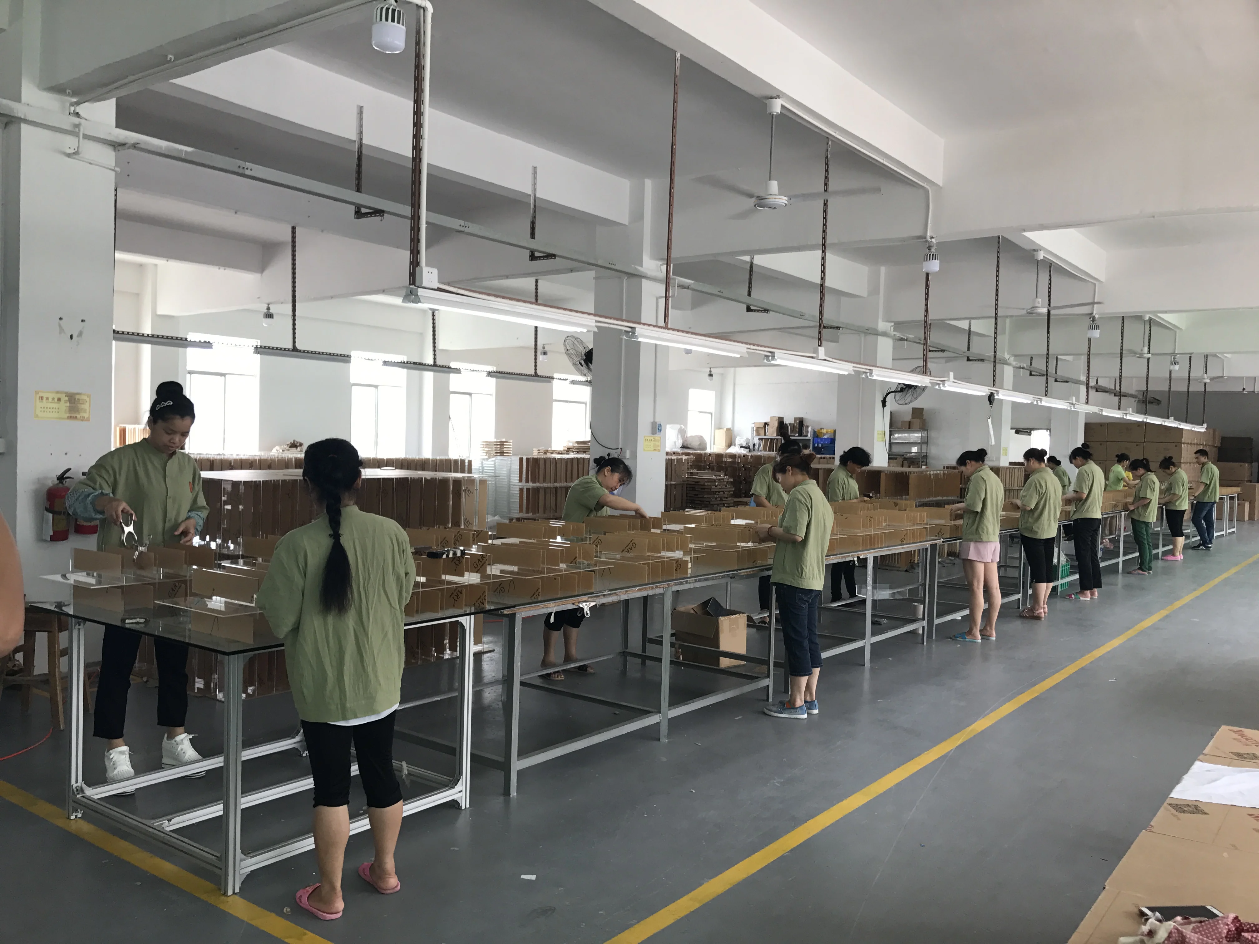 Складная багажная стойка из акрила и кожи