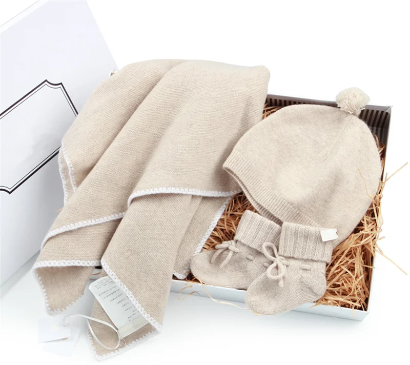 P18B97HX PURE cashmere baby gift box blanket ,socks and beanie