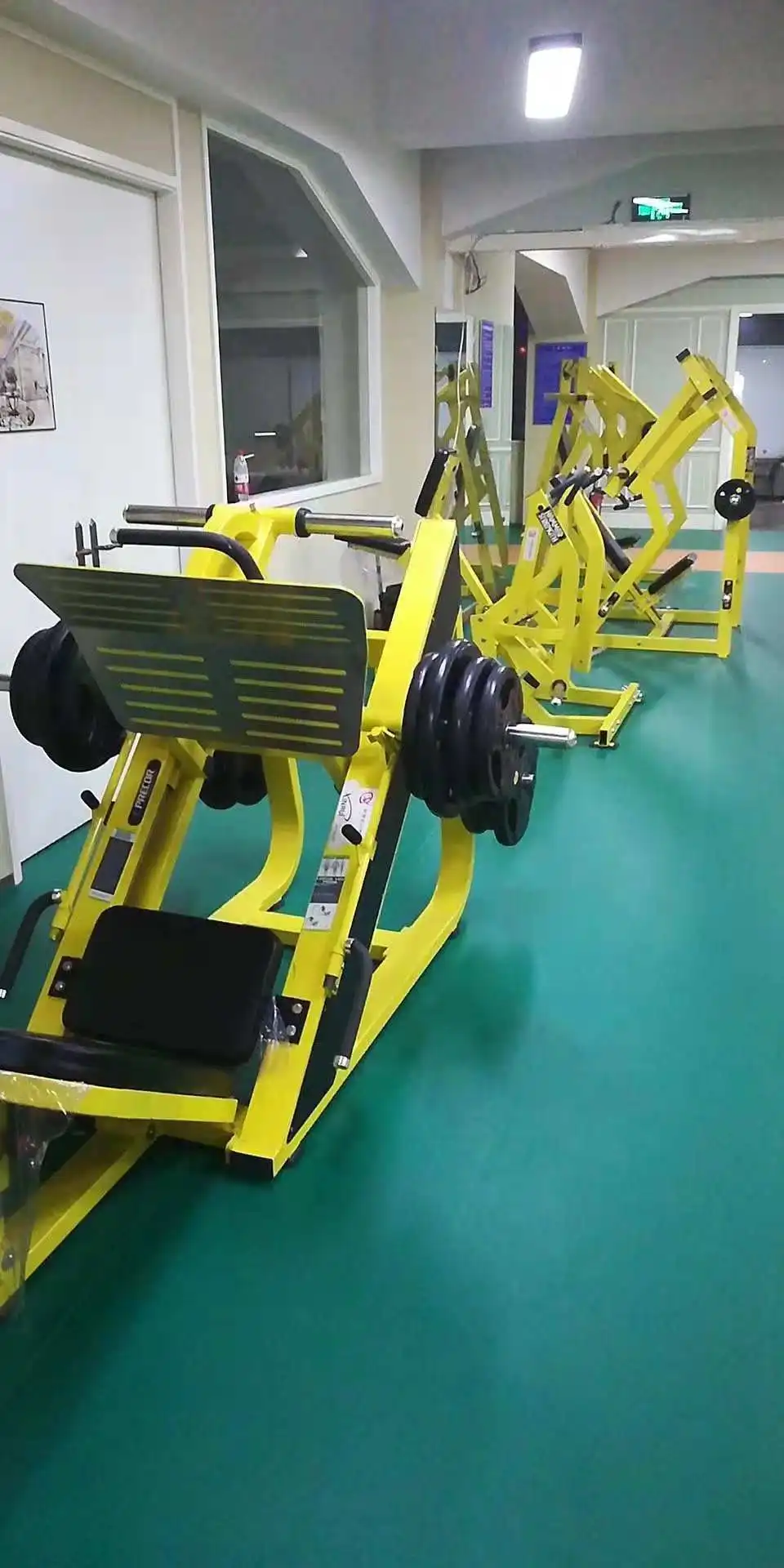 DFC Squat Machine s035yw