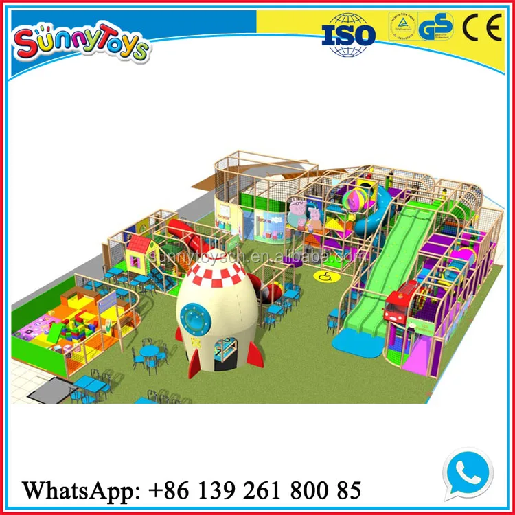 ジャングルテーマの屋内キッズプレイパーク、屋内ジャングルジム